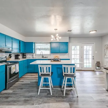 Cozy 4 Bedroom Home Blocks To Main Street And Wineries